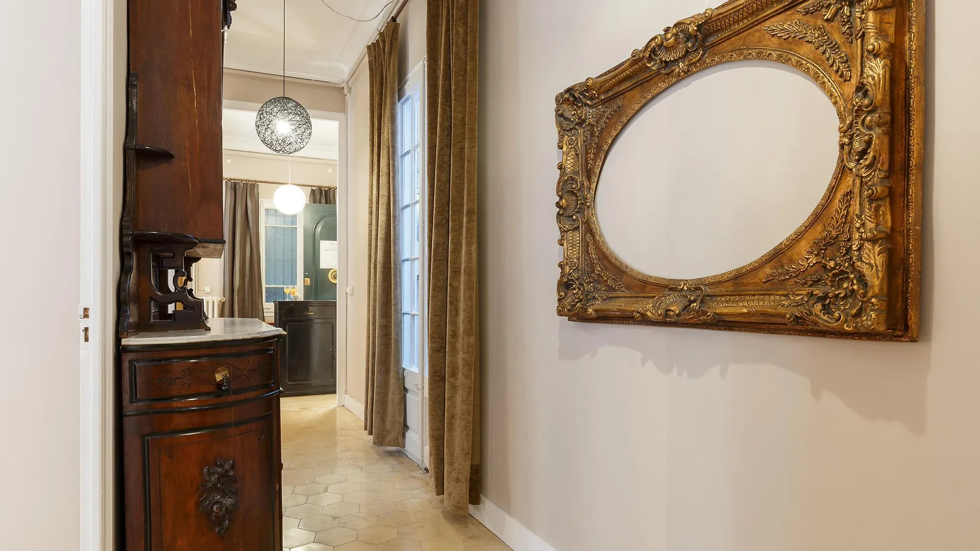 Apartment Ainb B&B Born-Via Laietana Barcelona Spain